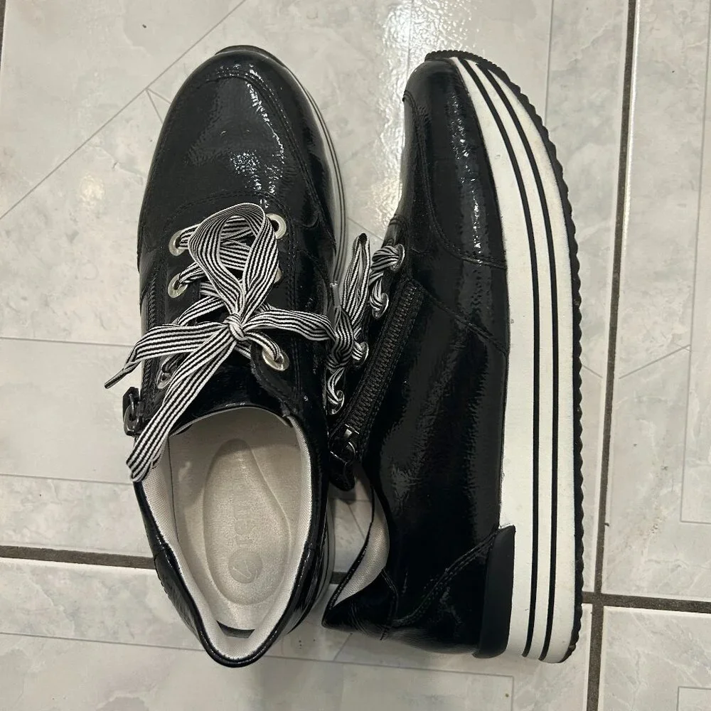 Used Remonte Sneakers US9 - Picture 1 of 7